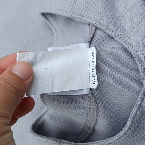 Majestic vtg Yankees #2 Jeter jersey. Gray and navy blue. Youth 10/12 - Picture 7 of 7